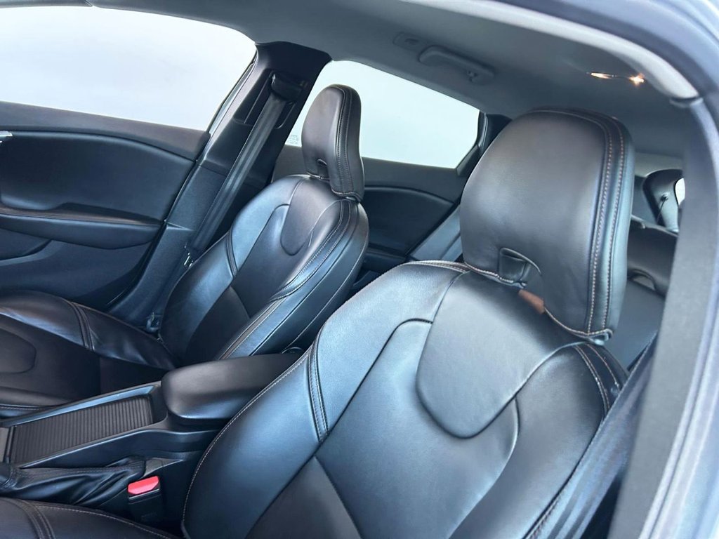 Used Volvo V40 Cross Country 2017 for sale - 76841417: Photo 14