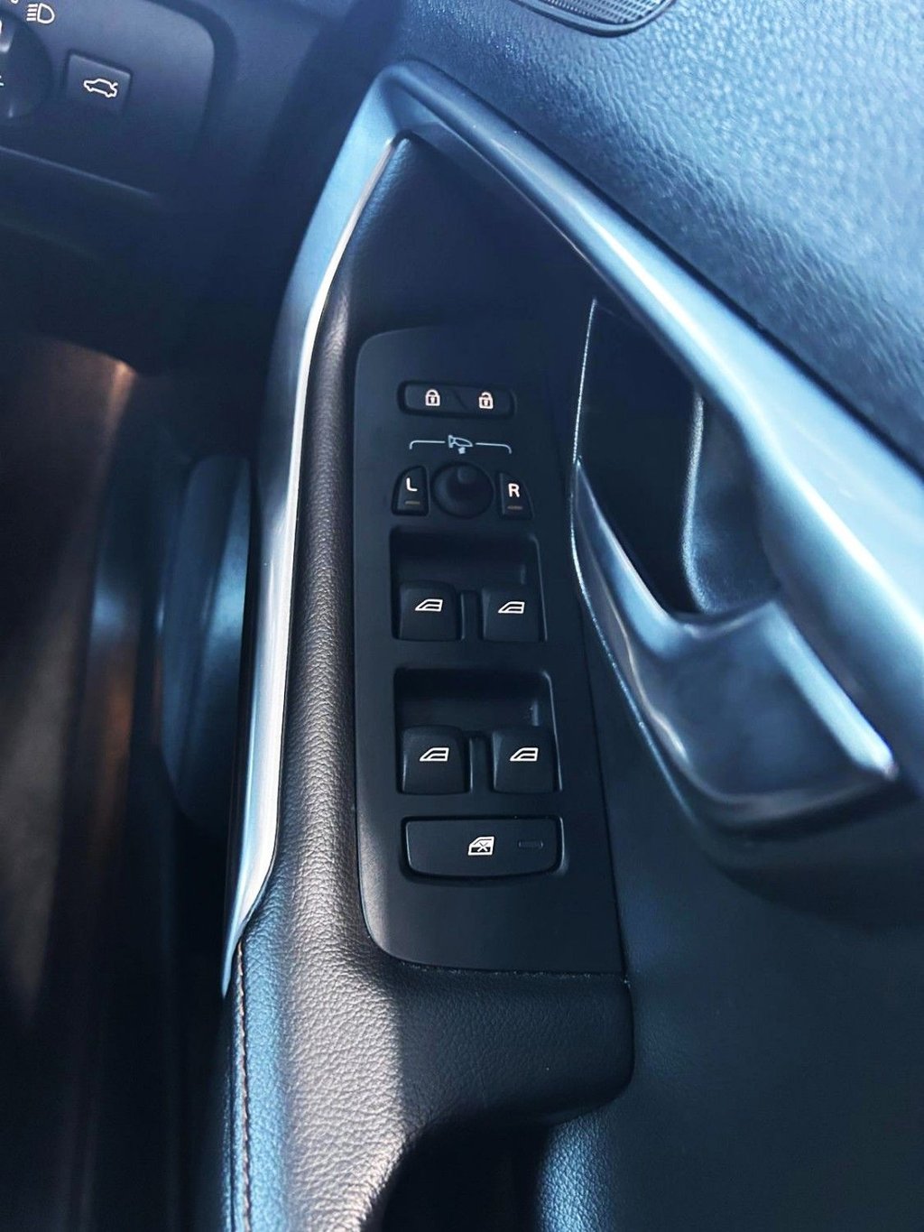 Used Volvo V40 Cross Country 2017 for sale - 76841417: Photo 21