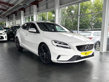 Used Volvo V40 2018 for sale - 75865662: Photo