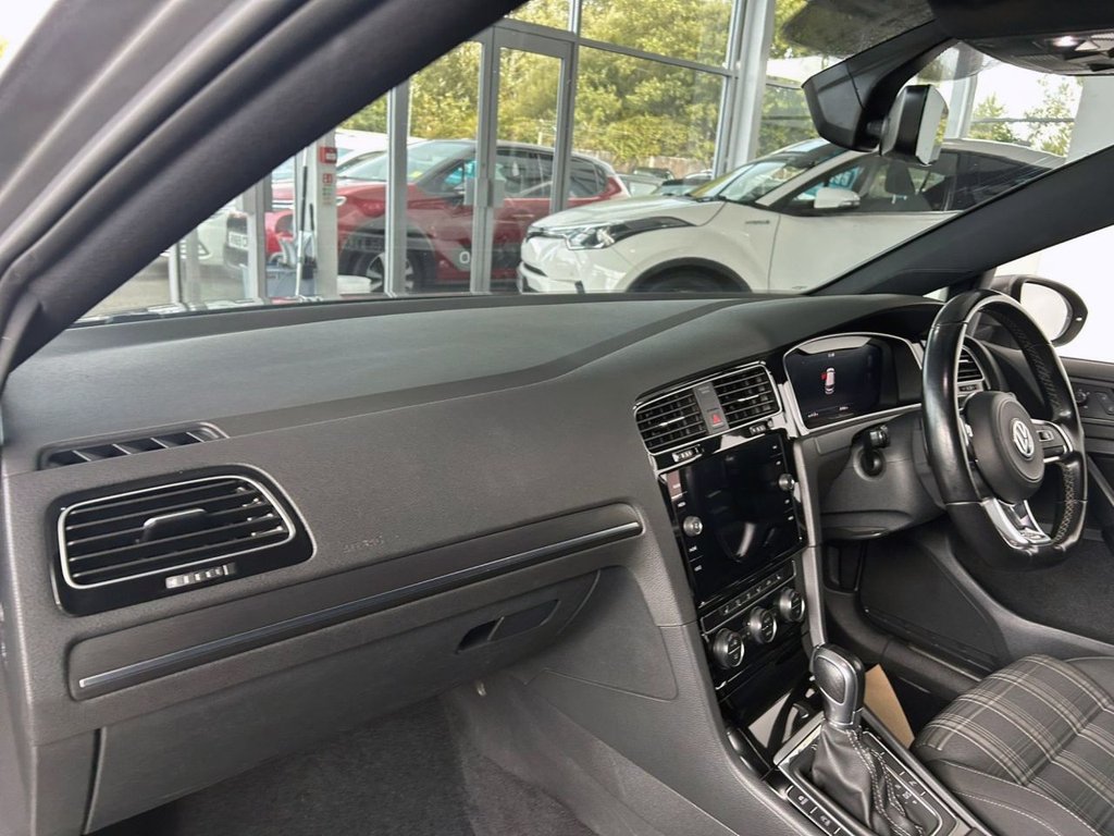 Used Volkswagen Golf 2018 for sale - 76454064: Photo 15