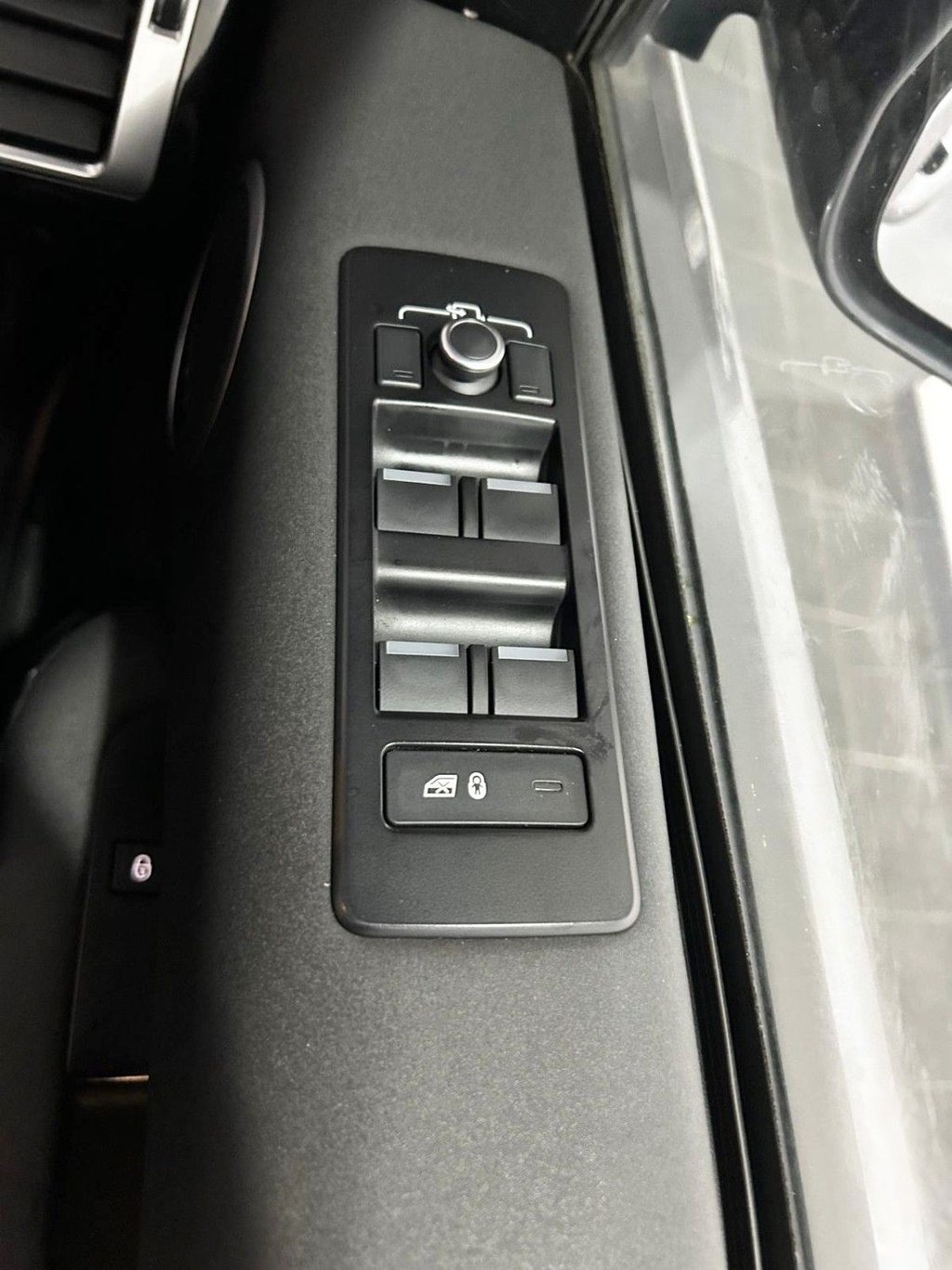 Used Land Rover Discovery 2020 for sale - 76962559: Photo 23