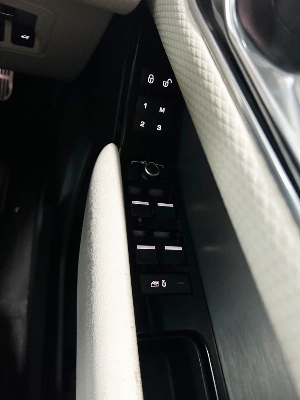 Used Land Rover Range Rover Velar 2018 for sale - 77421992: Photo 23