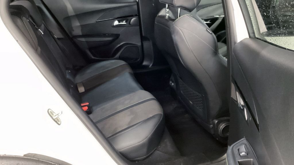 Used Peugeot E-2008 2022 for sale - 76406859: Photo 12