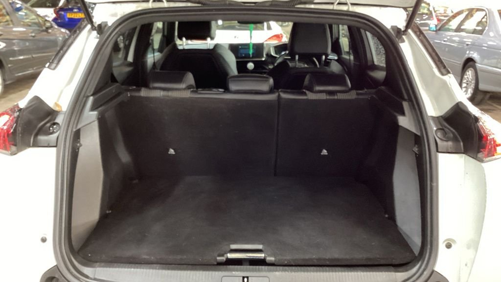 Used Peugeot E-2008 2022 for sale - 76406859: Photo 13