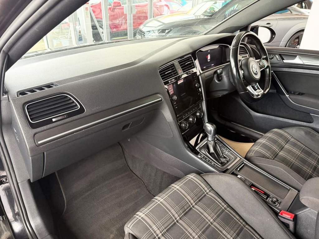 Used Volkswagen Golf 2017 for sale - 77890877: Photo 16