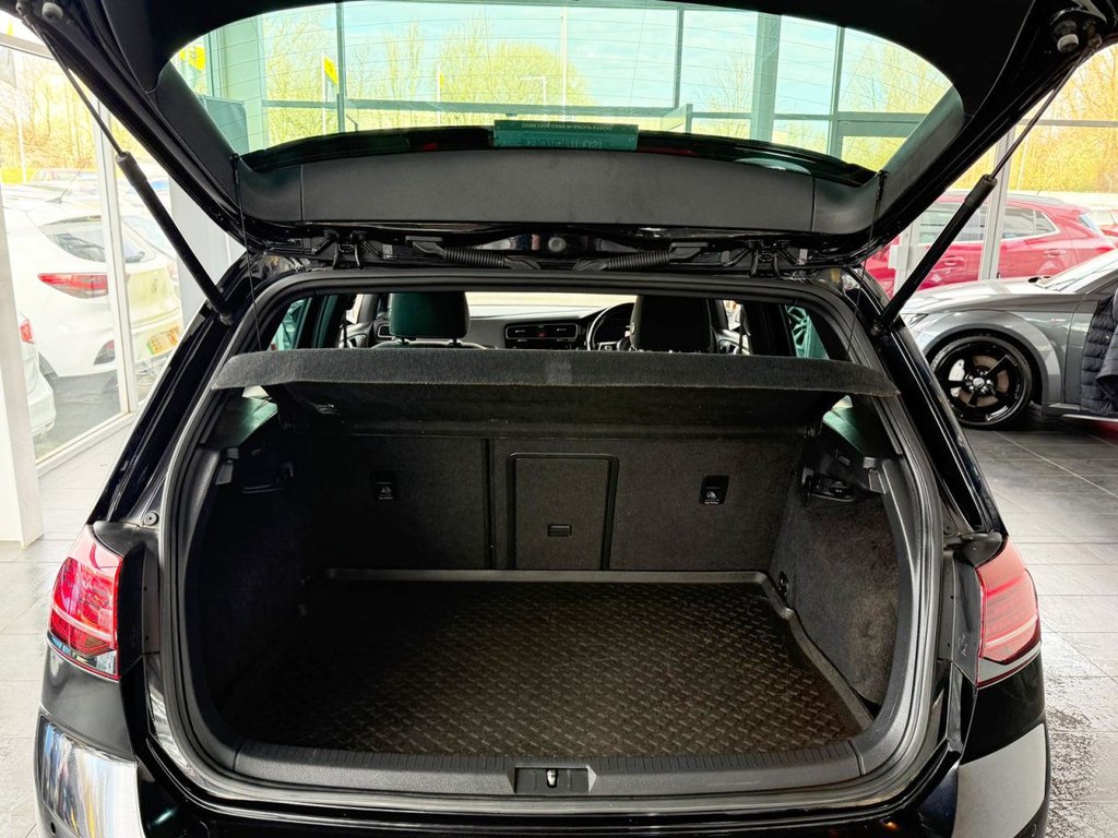 Used Volkswagen Golf 2017 for sale - 77890877: Photo 28