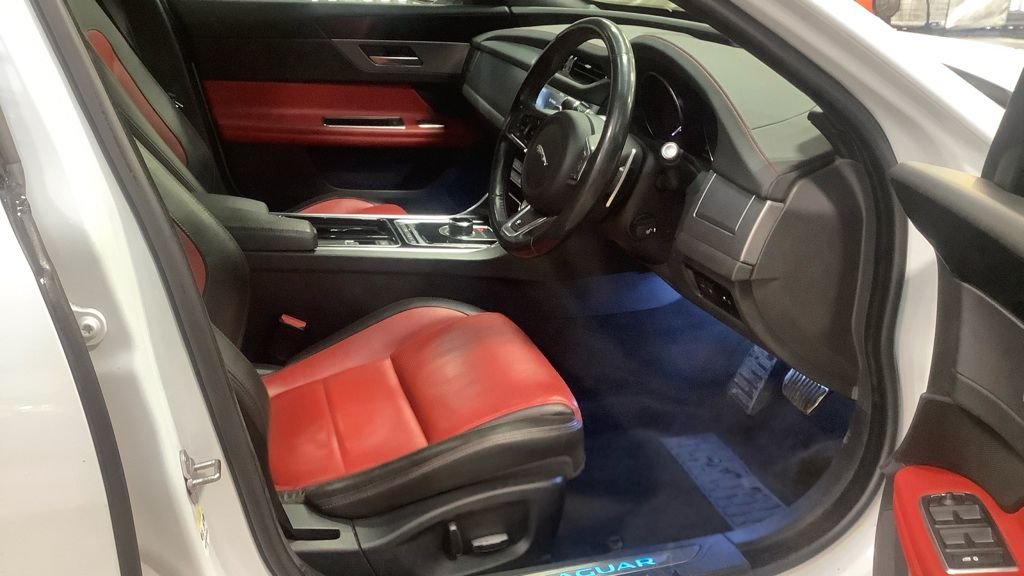 Used Jaguar XF 2019 for sale - 77263760: Photo 10