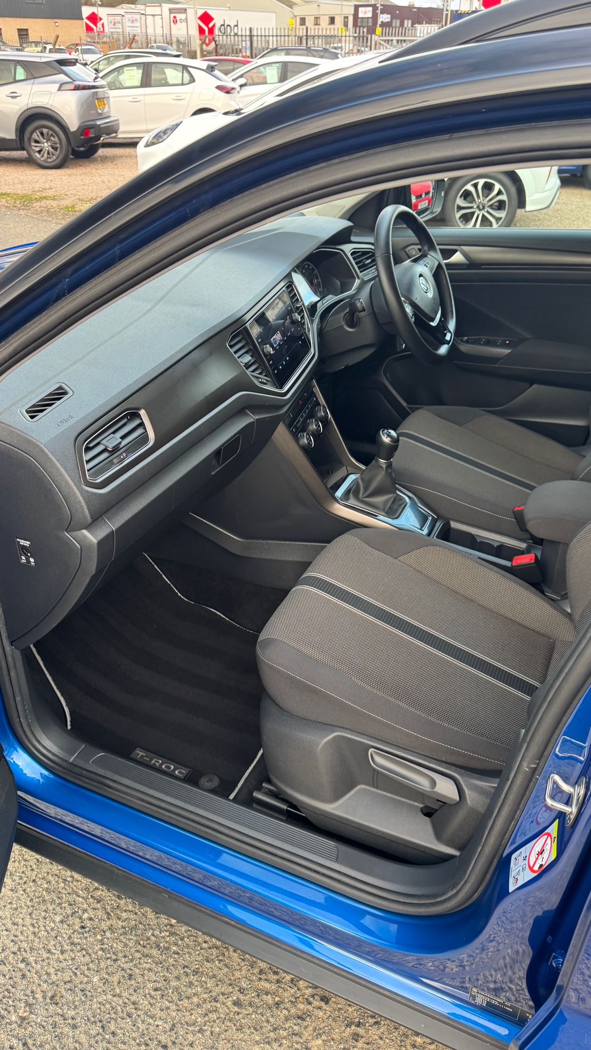 Used Volkswagen T-Roc 2018 for sale - 76437317: Photo 4