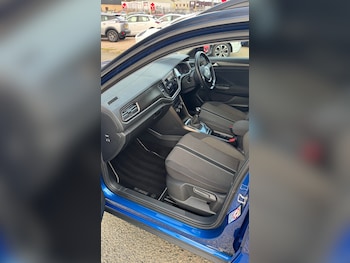 Used Volkswagen T-Roc 2018 for sale - 76437317: Photo