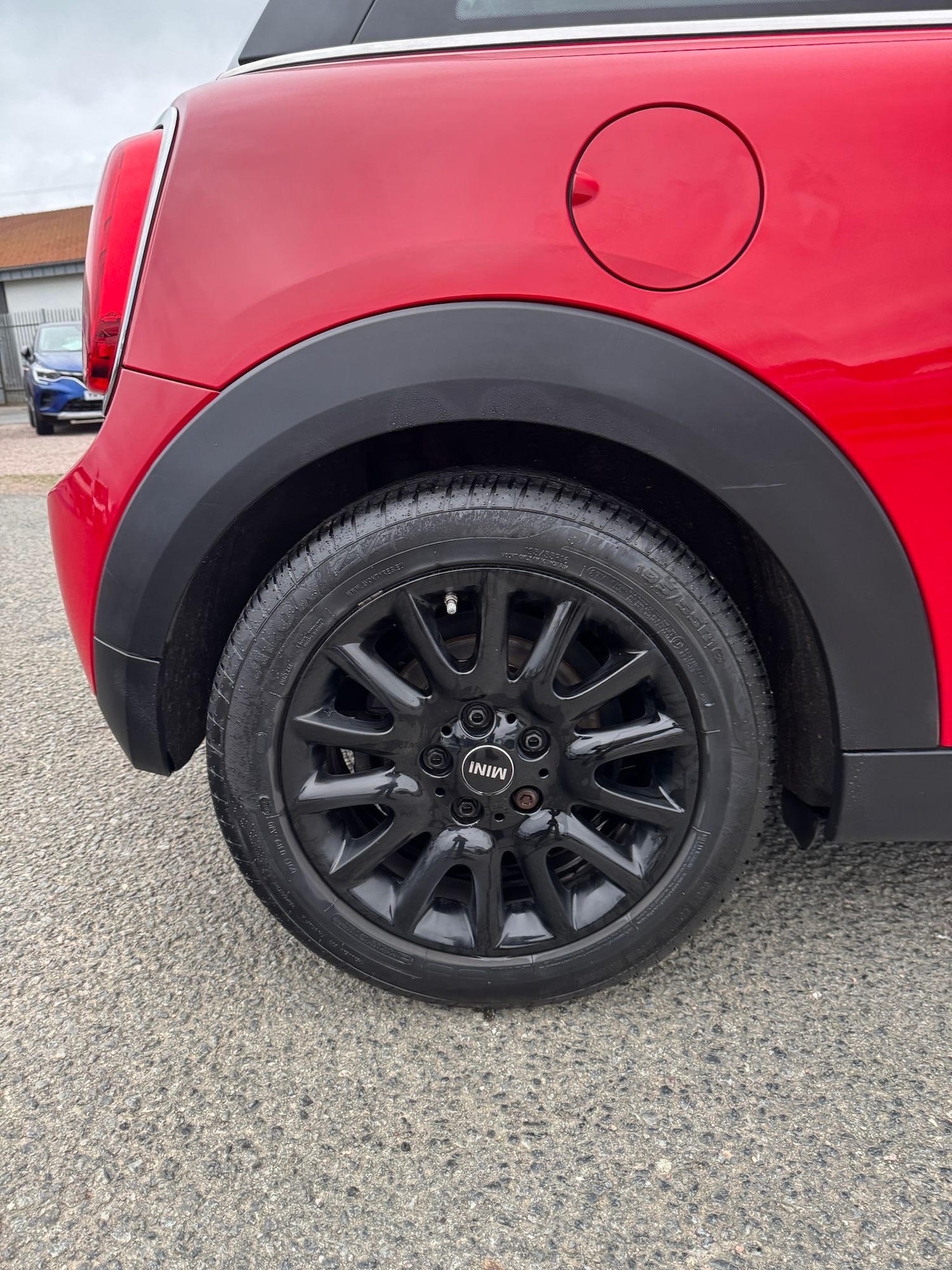 Used MINI Hatch 2018 for sale - 76437336: Photo 2