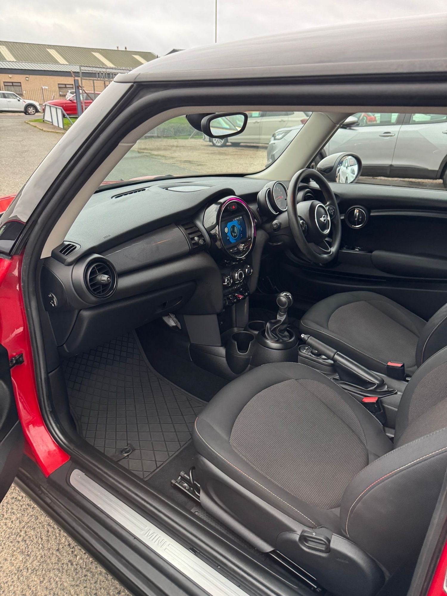 Used MINI Hatch 2018 for sale - 76437336: Photo 6