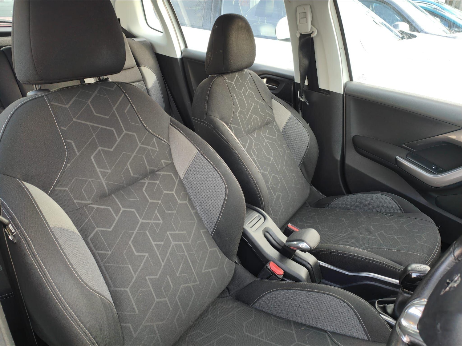 Used Peugeot 2008 for sale - 77242472: Photo 11