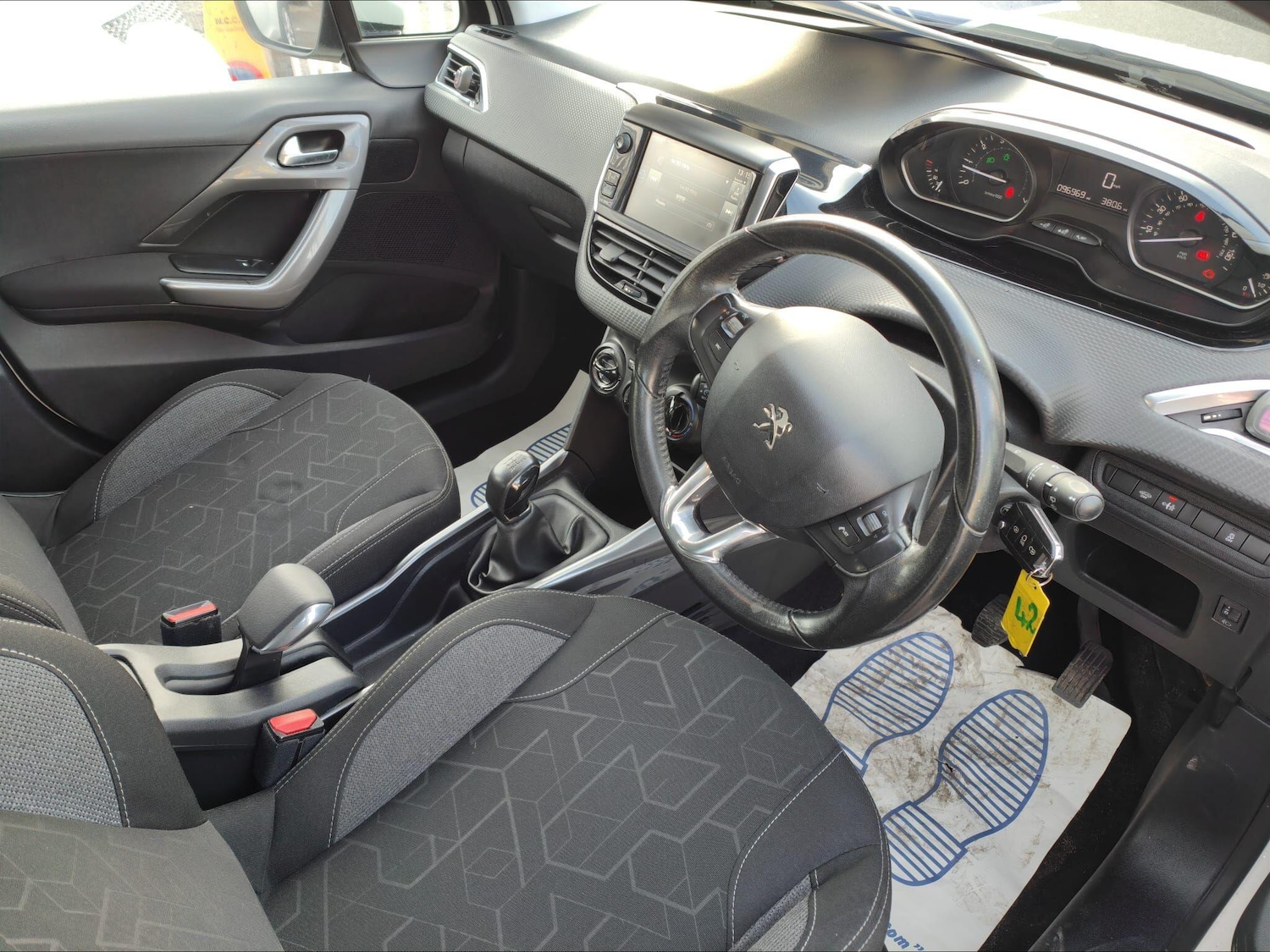 Used Peugeot 2008 for sale - 77242472: Photo 12