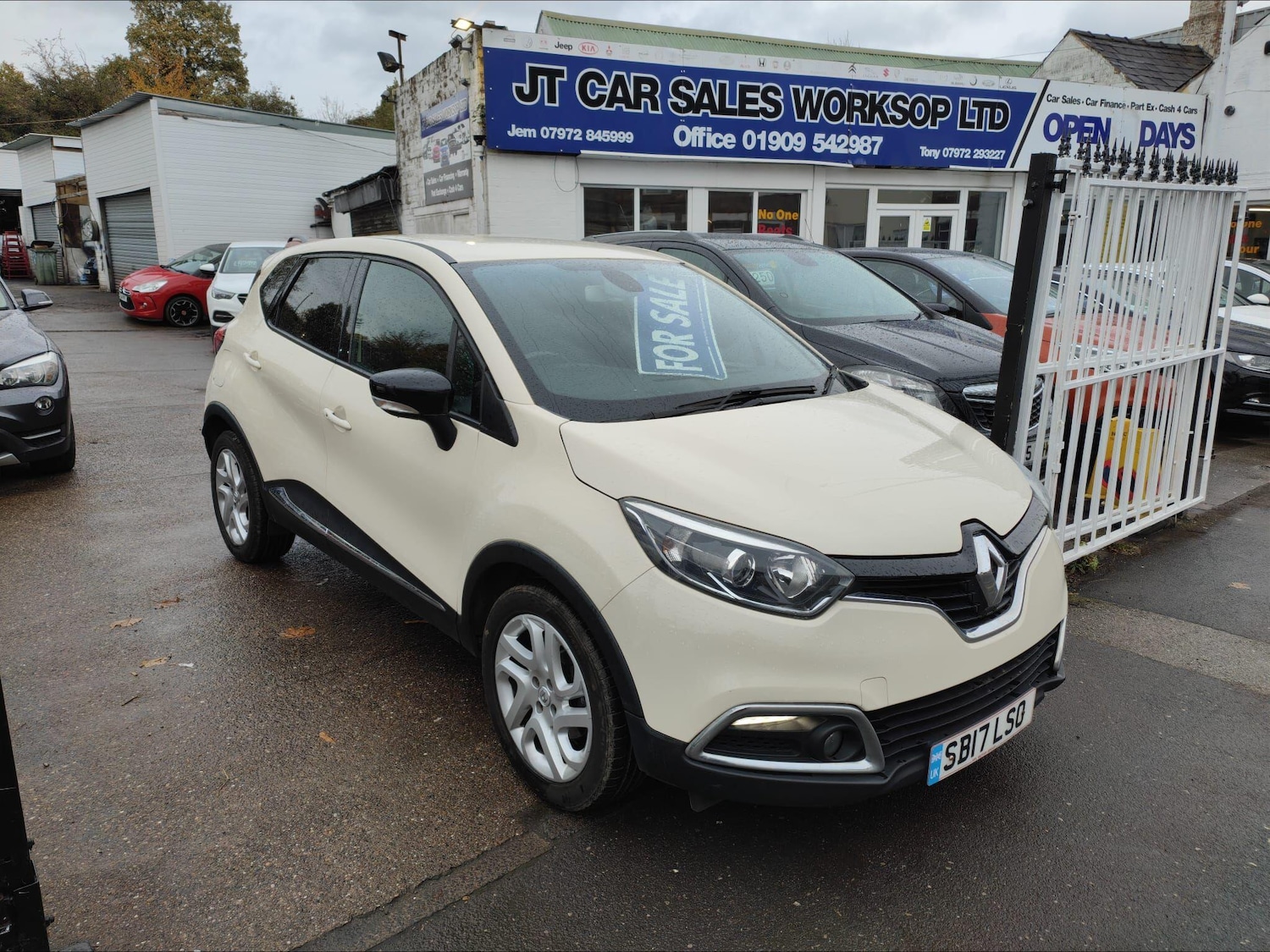 Used Renault Captur 2017 for sale - 76370761: Photo 1