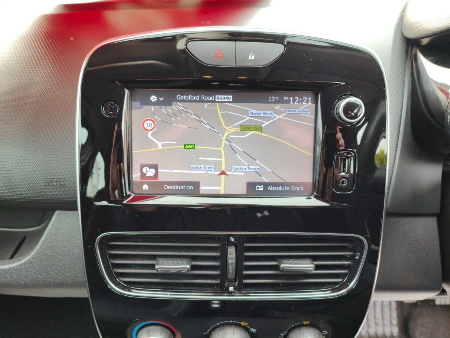 Used Renault Clio 2018 for sale - 76994141: Photo 17