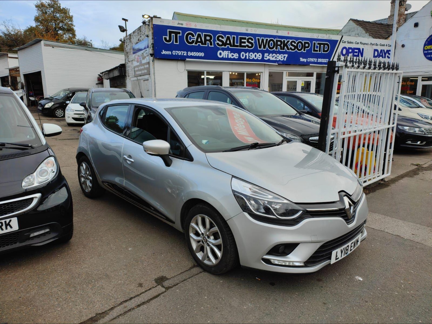Used Renault Clio 2018 for sale - 76994141: Photo 2