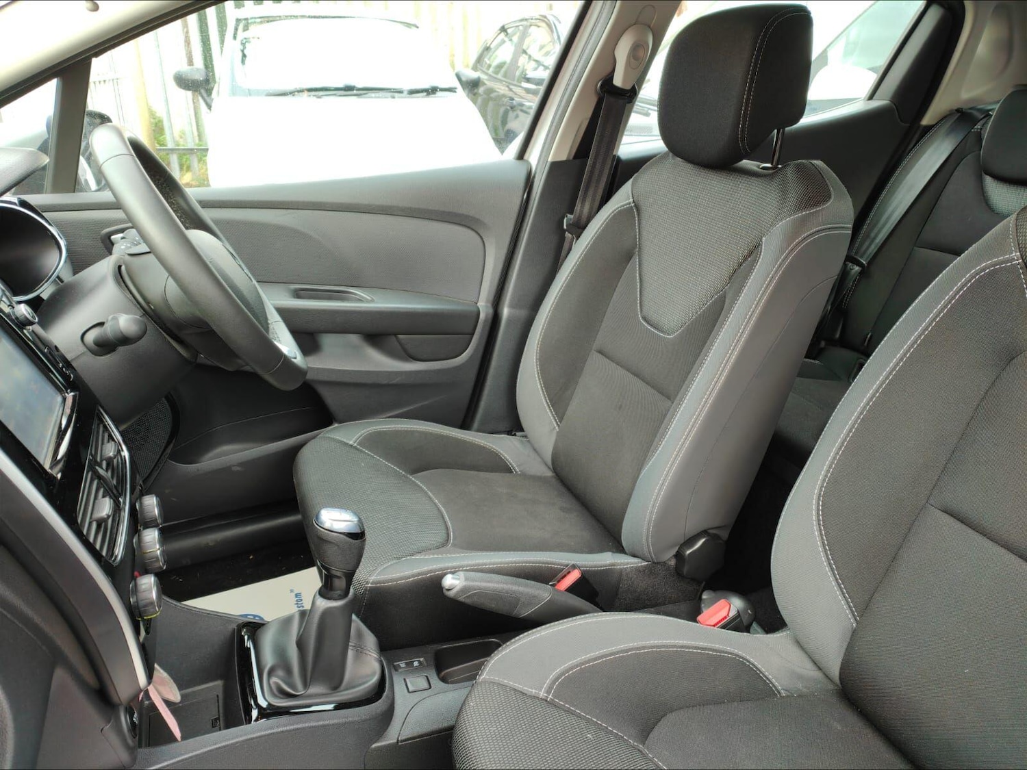 Used Renault Clio 2018 for sale - 76994141: Photo 27