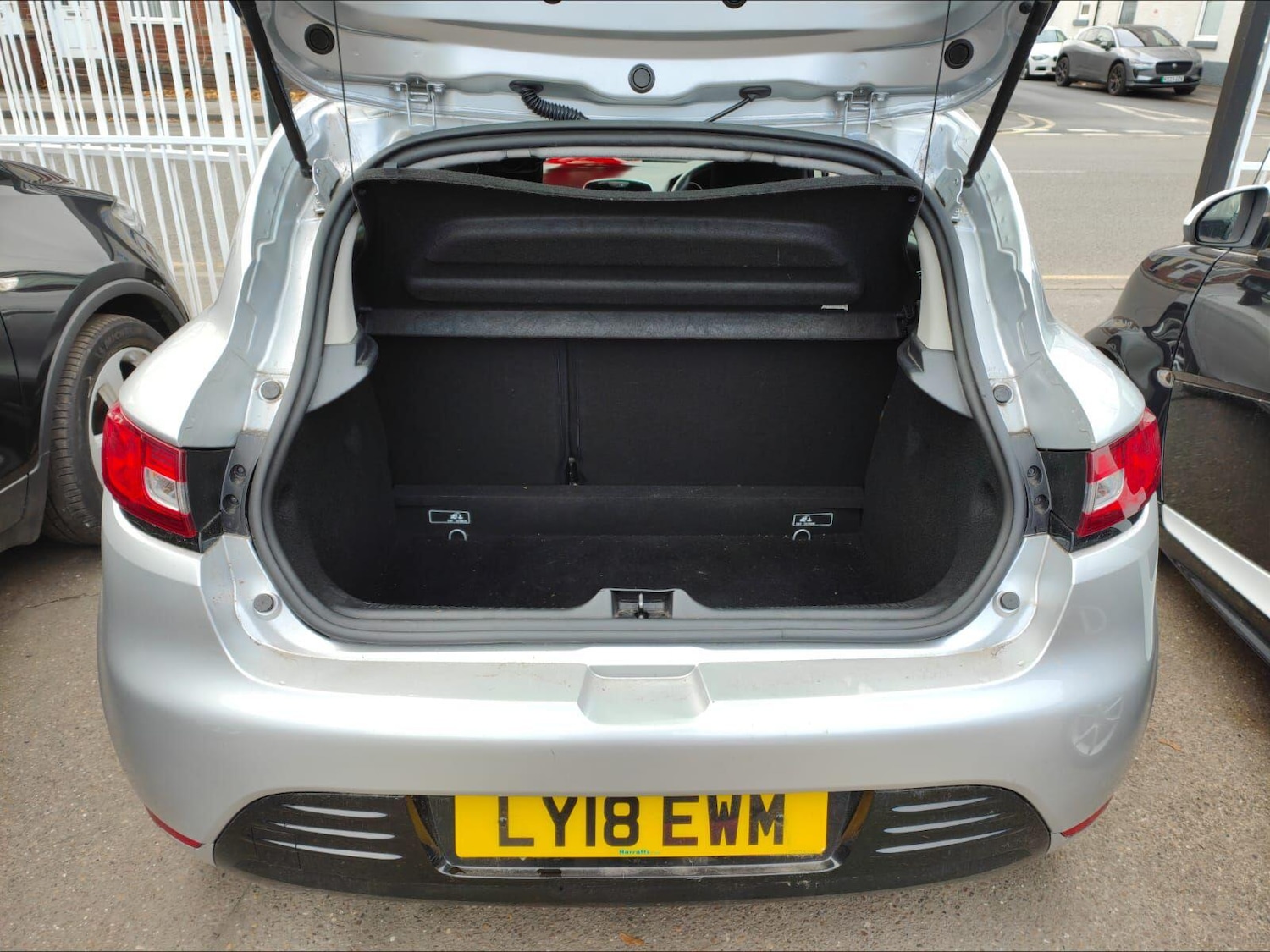 Used Renault Clio 2018 for sale - 76994141: Photo 32