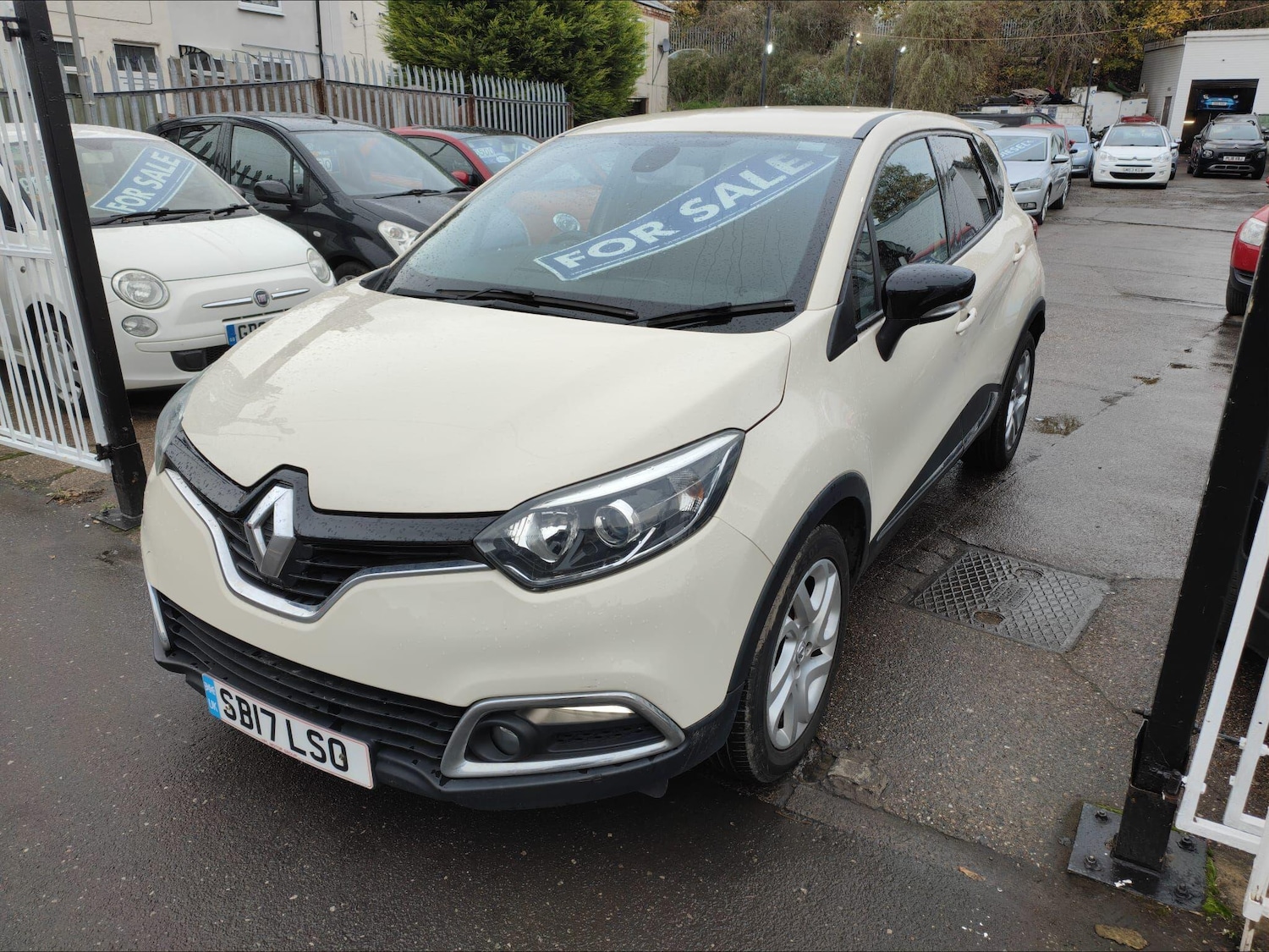 Used Renault Captur 2017 for sale - 76801420: Photo 3