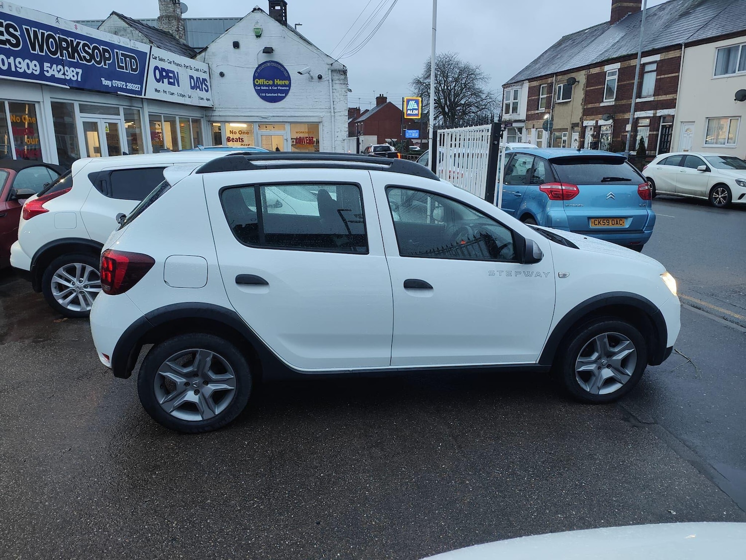 Used Dacia Sandero Stepway 2017 for sale - 77166680: Photo 10