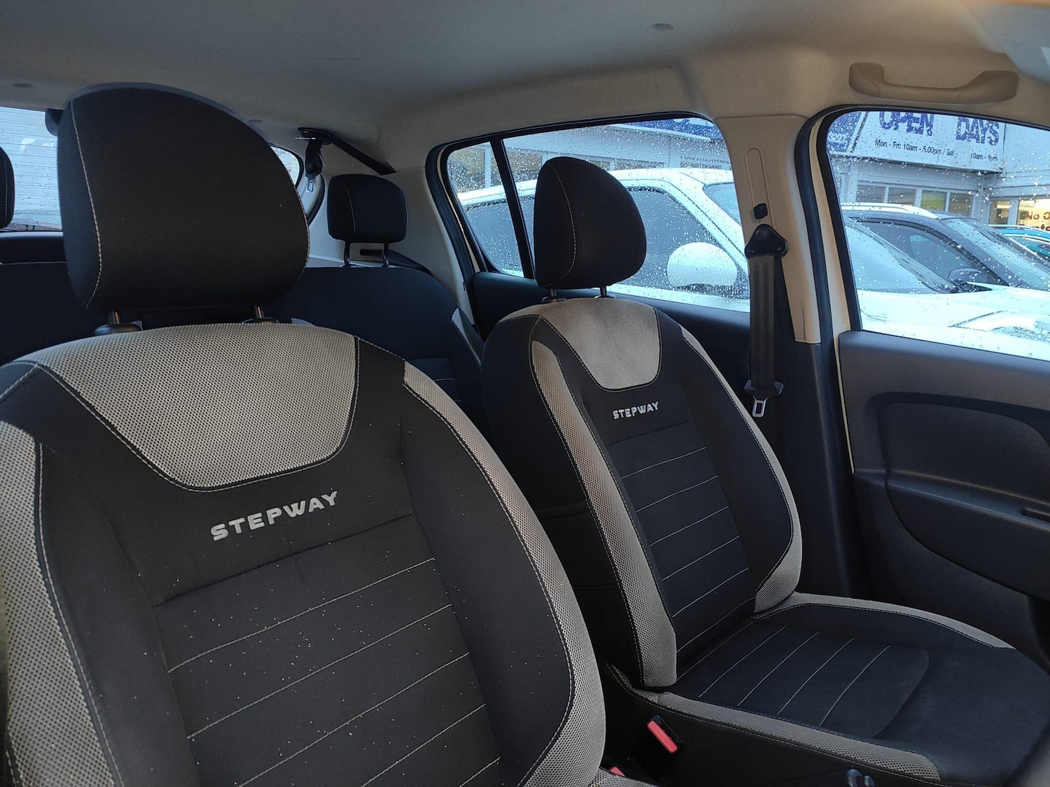 Used Dacia Sandero Stepway 2017 for sale - 77166680: Photo 11