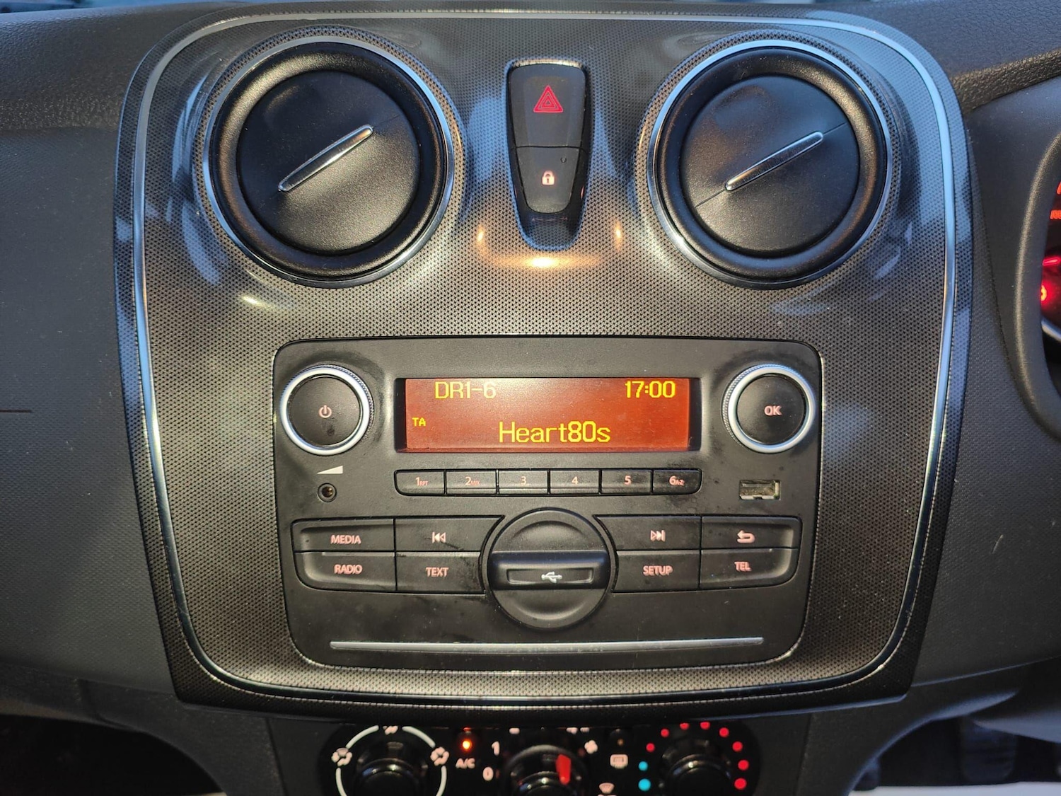 Used Dacia Sandero Stepway 2017 for sale - 77166680: Photo 17