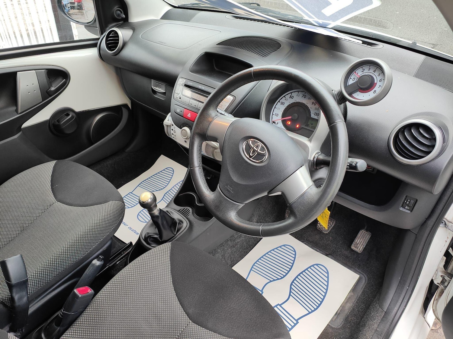 Used Toyota AYGO 2012 for sale - 76607914: Photo 8