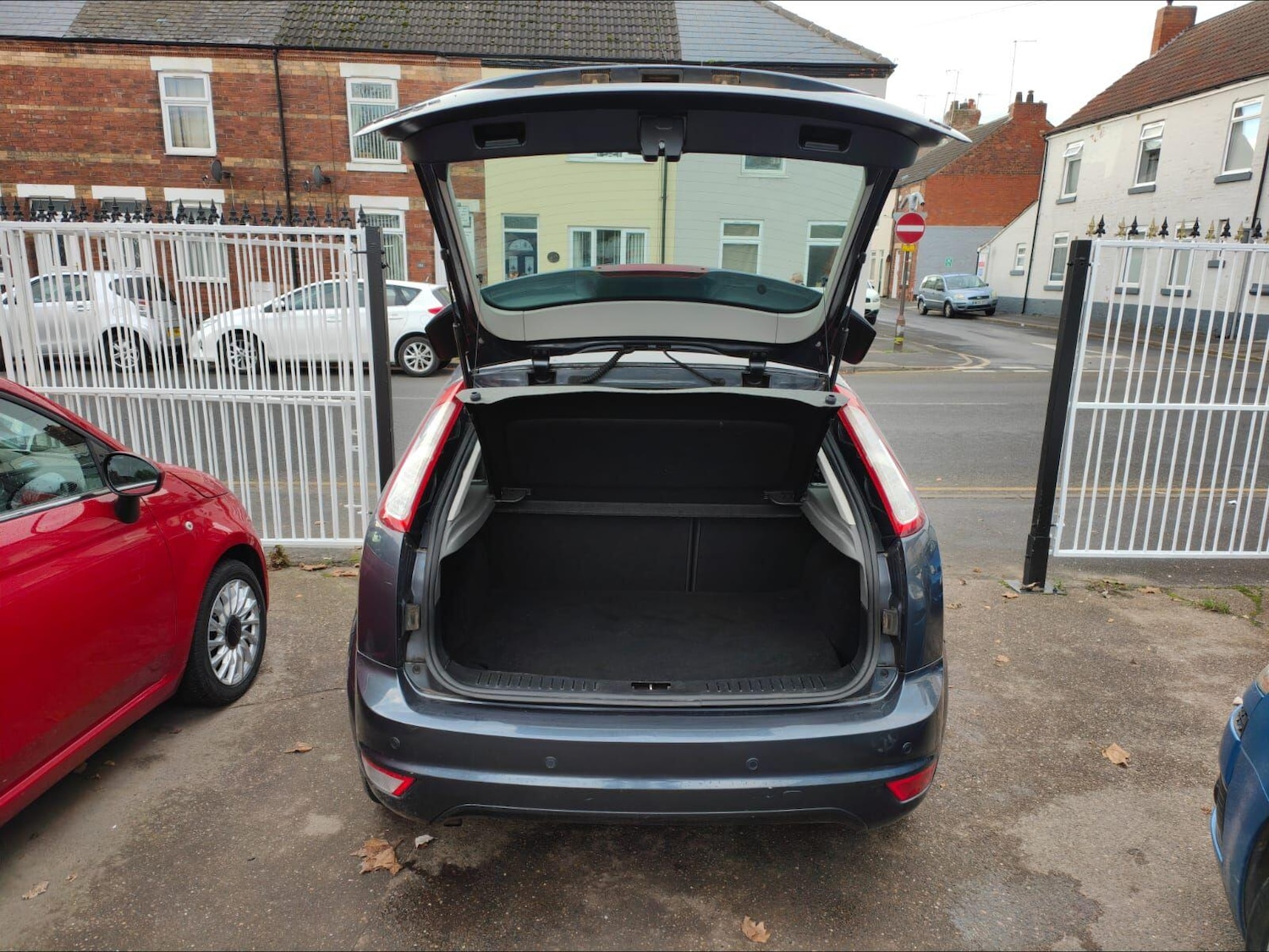 Used Ford Focus 2011 for sale - 76620623: Photo 9