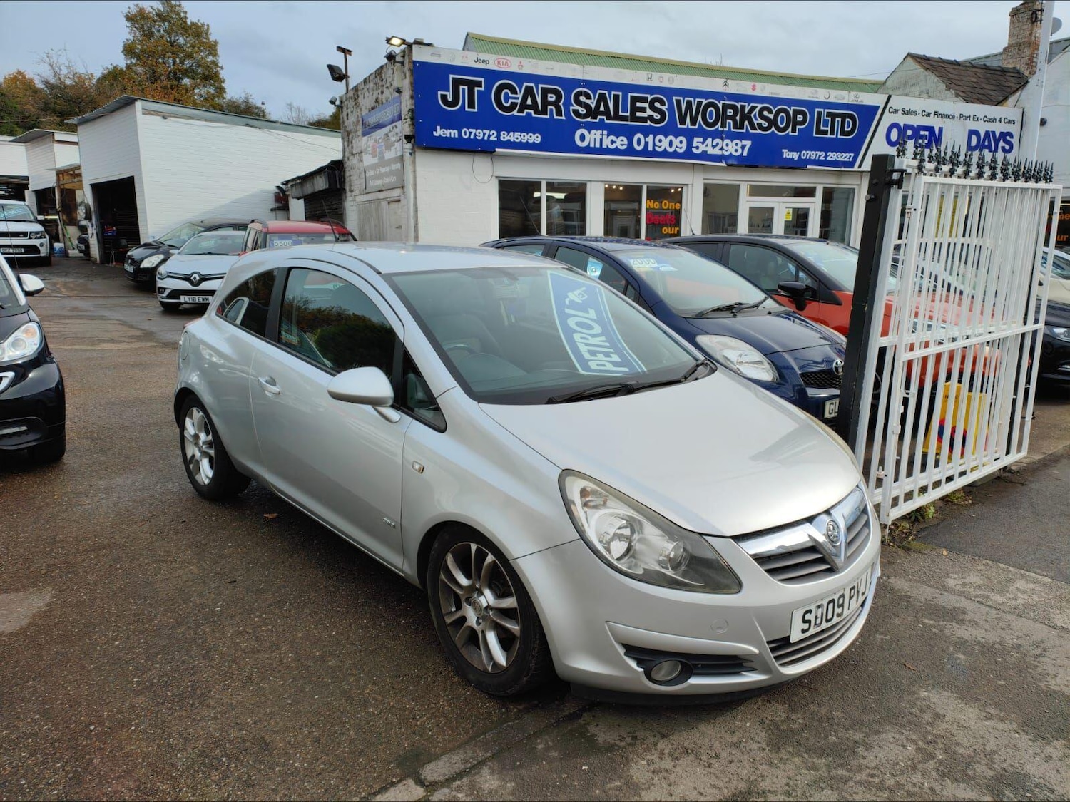 Used Vauxhall Corsa 2009 for sale - 76423127: Photo 2