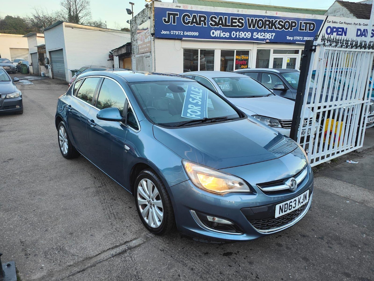 Used Vauxhall Astra 2013 for sale - 77101801: Photo 2