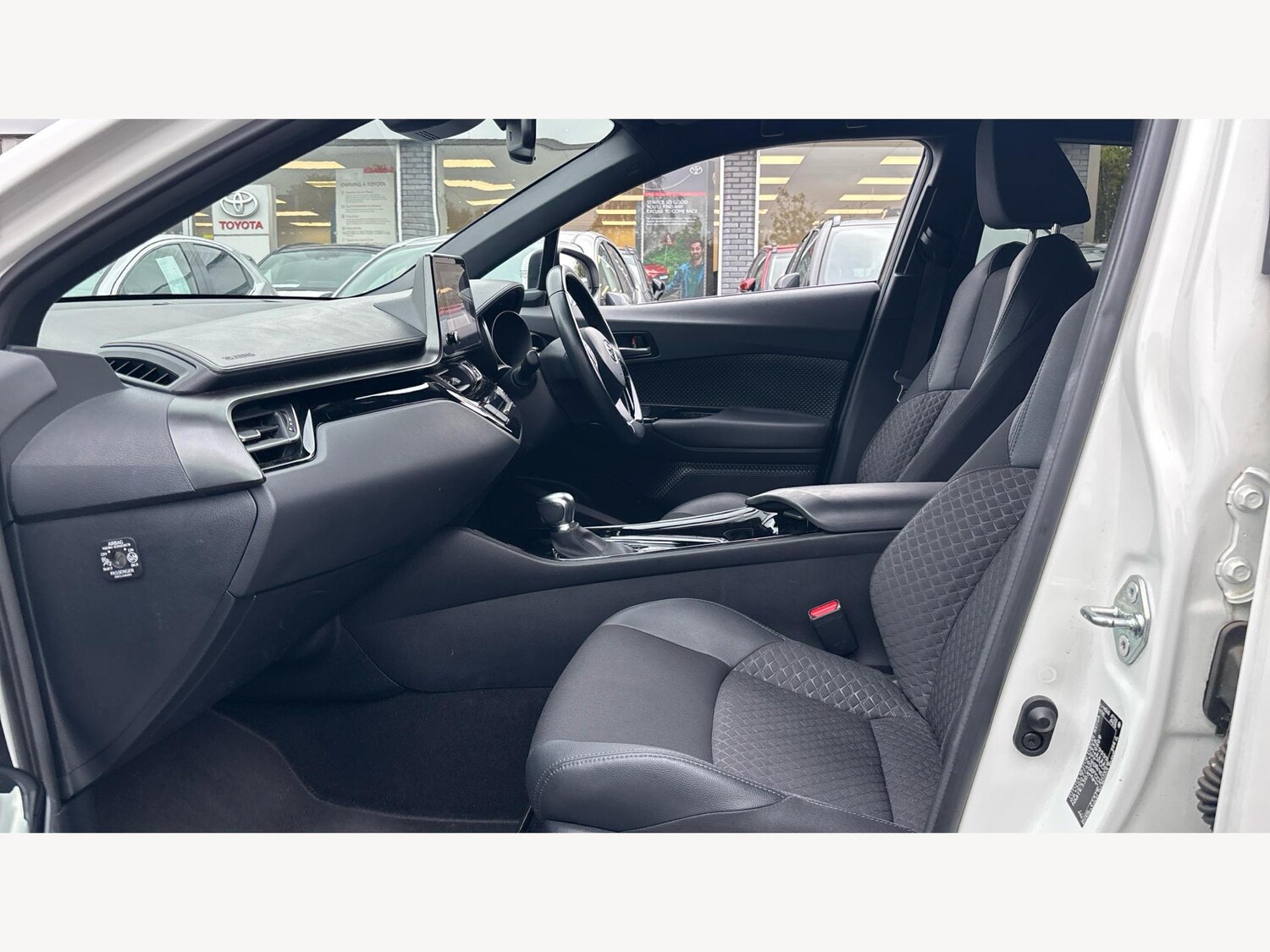 Used Toyota C-HR 2023 for sale - 76327270: Photo 12