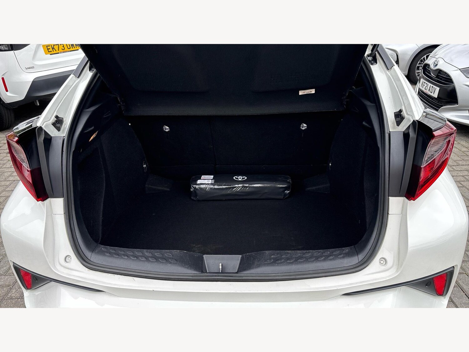 Used Toyota C-HR 2023 for sale - 76327270: Photo 16