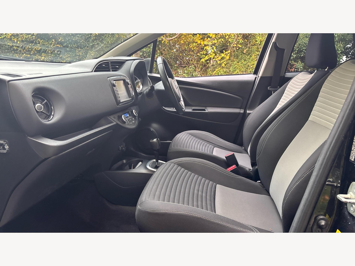 Used Toyota Yaris 2018 for sale - 76832578: Photo 12