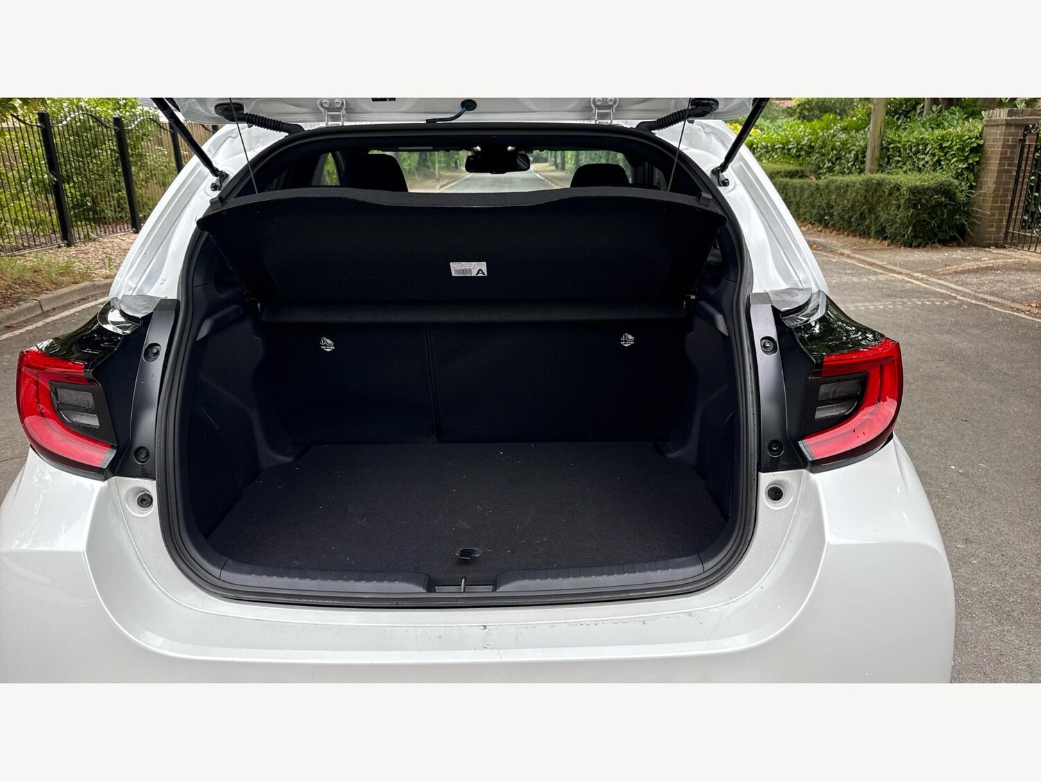 Used Toyota Yaris for sale - 77242613: Photo 16