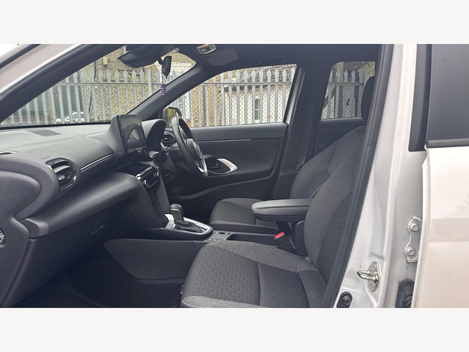 Used Toyota Yaris Cross 2023 for sale - 76190021: Photo 12