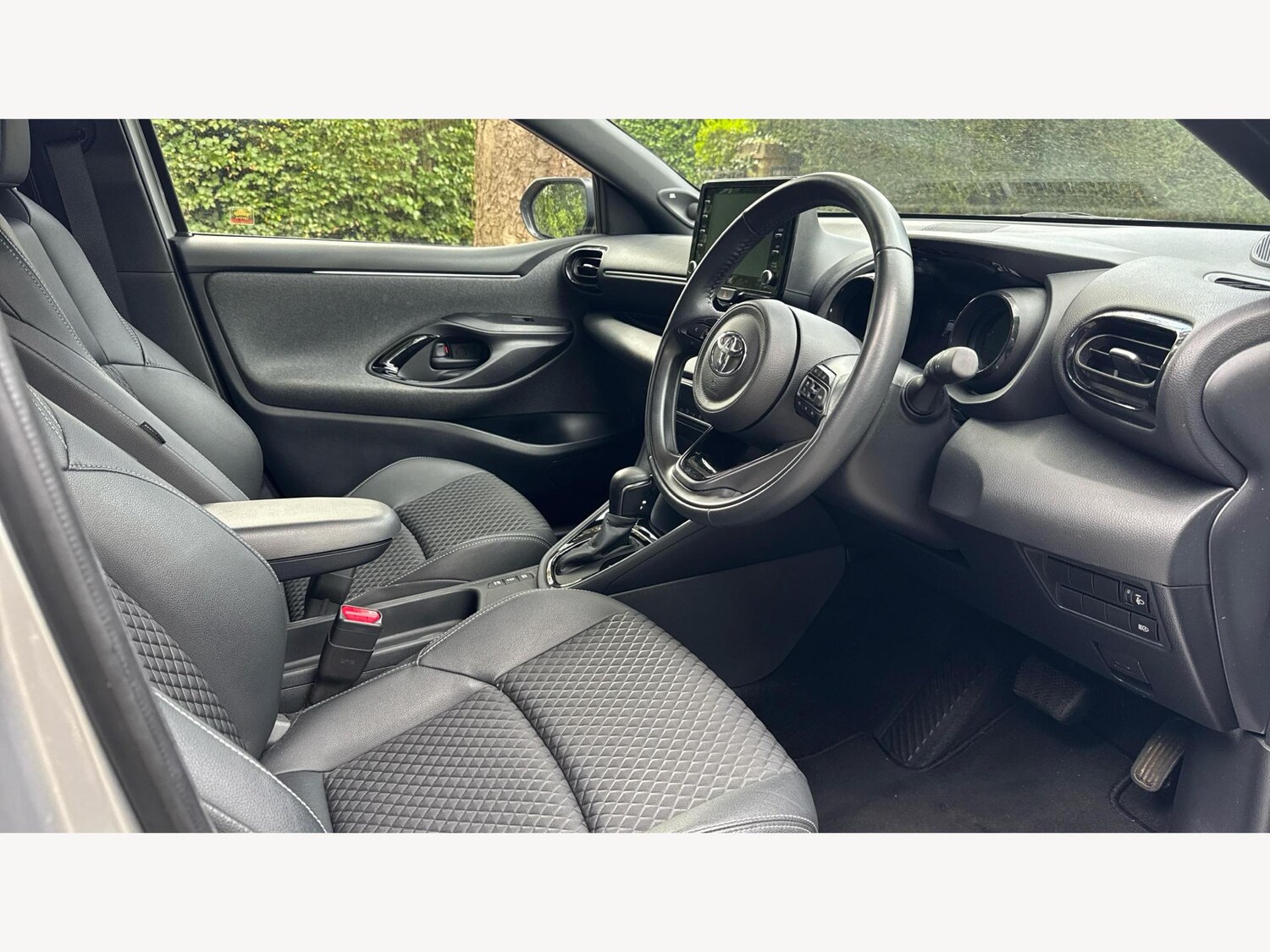 Used Toyota Yaris 2021 for sale - 75949660: Photo 13