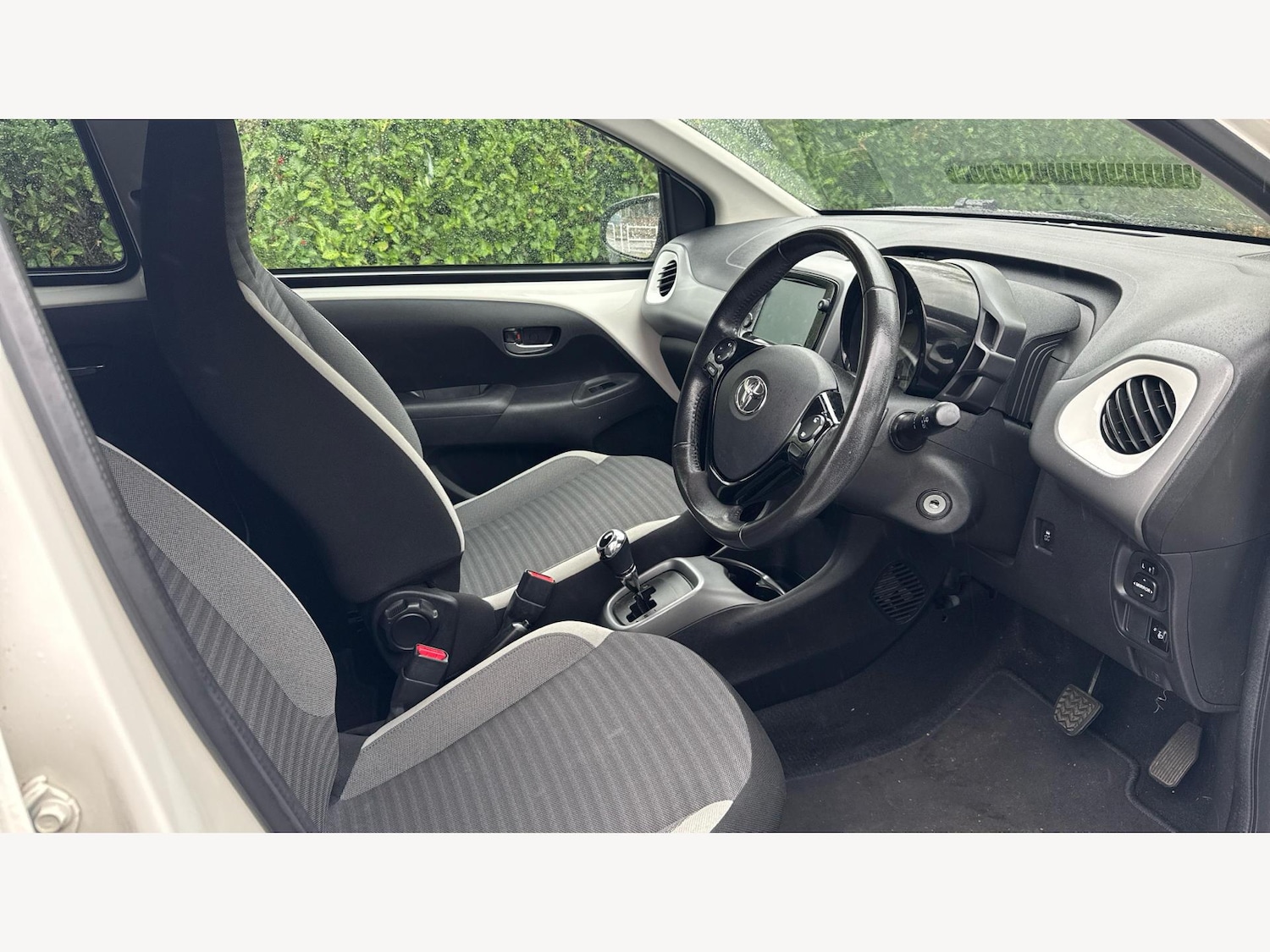 Used Toyota AYGO 2019 for sale - 76742310: Photo 13