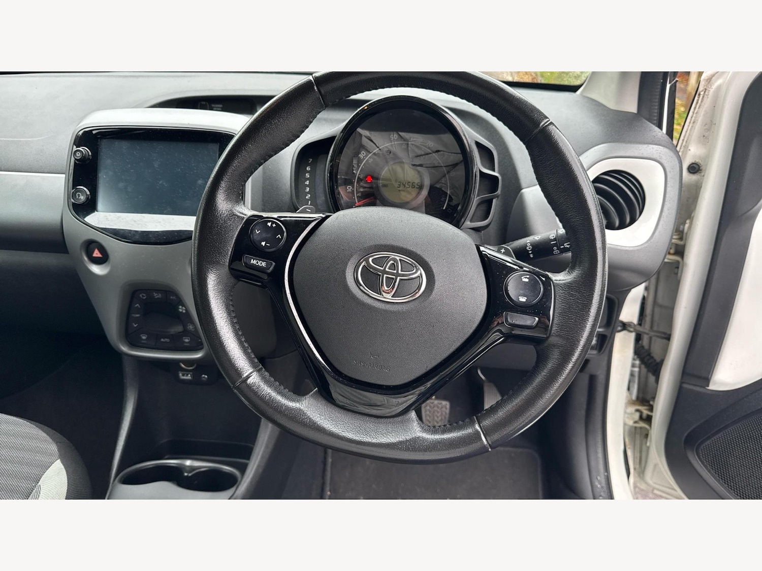 Used Toyota AYGO 2019 for sale - 76742310: Photo 8