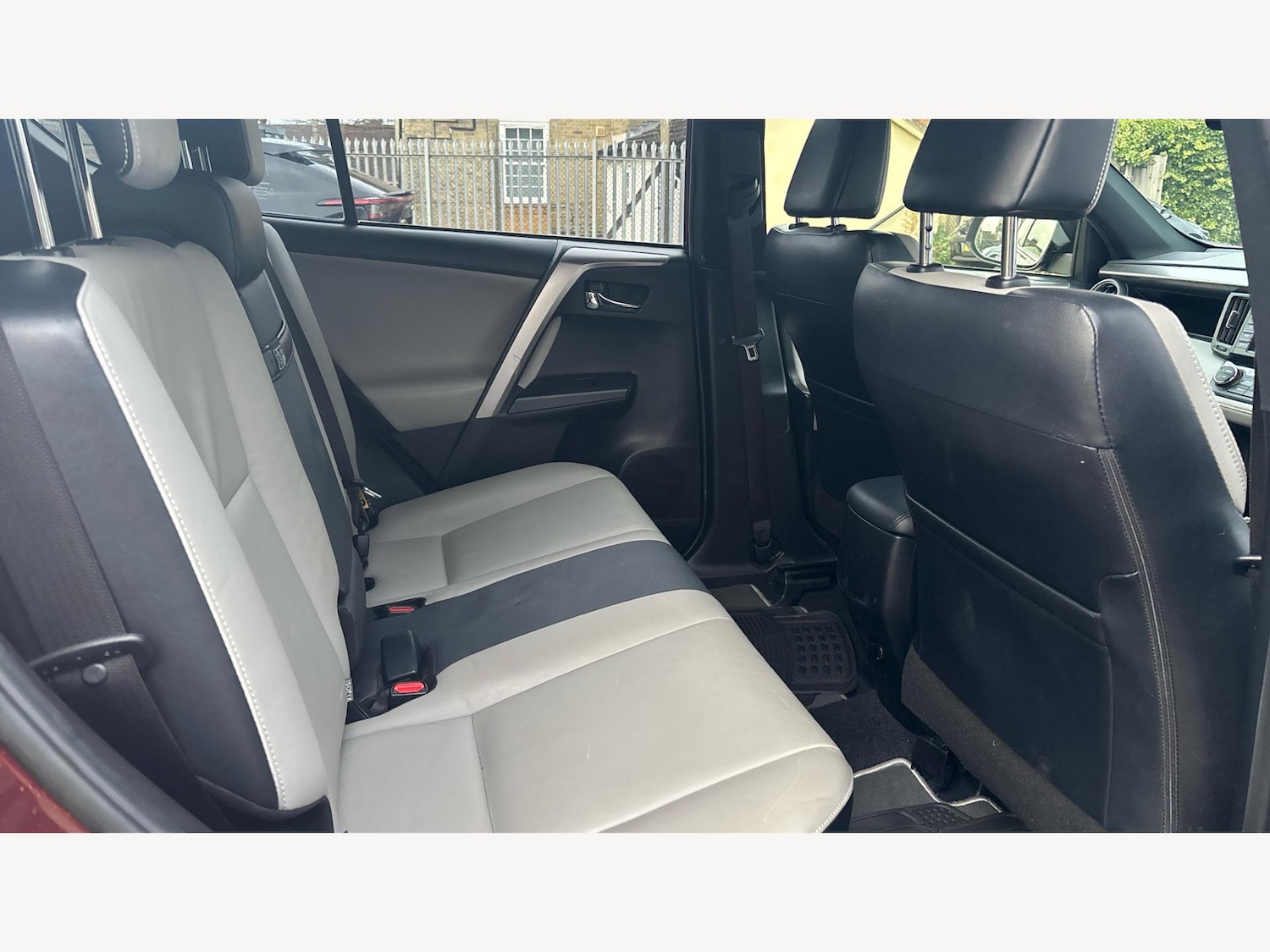 Used Toyota RAV4 2017 for sale - 77050287: Photo 14