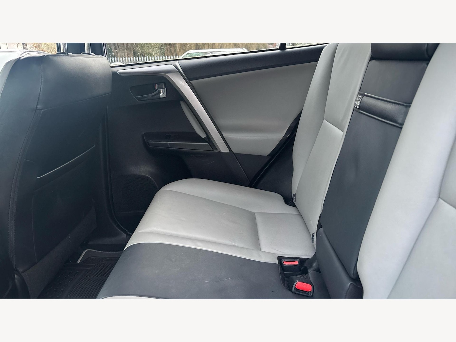 Used Toyota RAV4 2017 for sale - 77050287: Photo 15