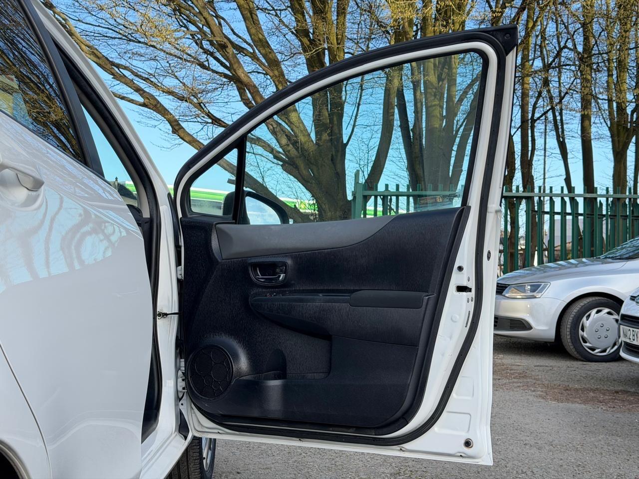 Used Toyota Yaris 2012 for sale - 77737317: Photo 47