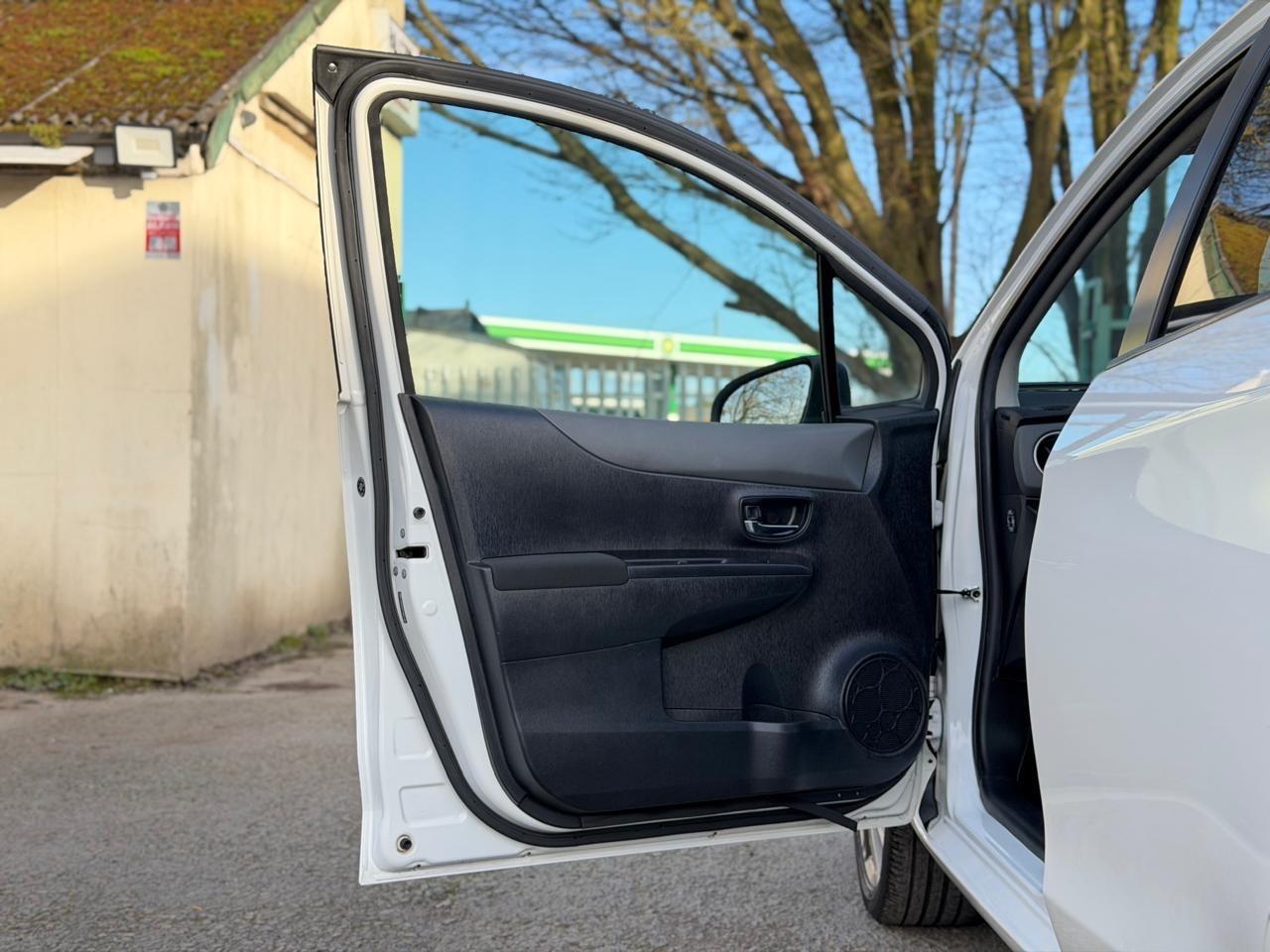 Used Toyota Yaris 2012 for sale - 77737317: Photo 49