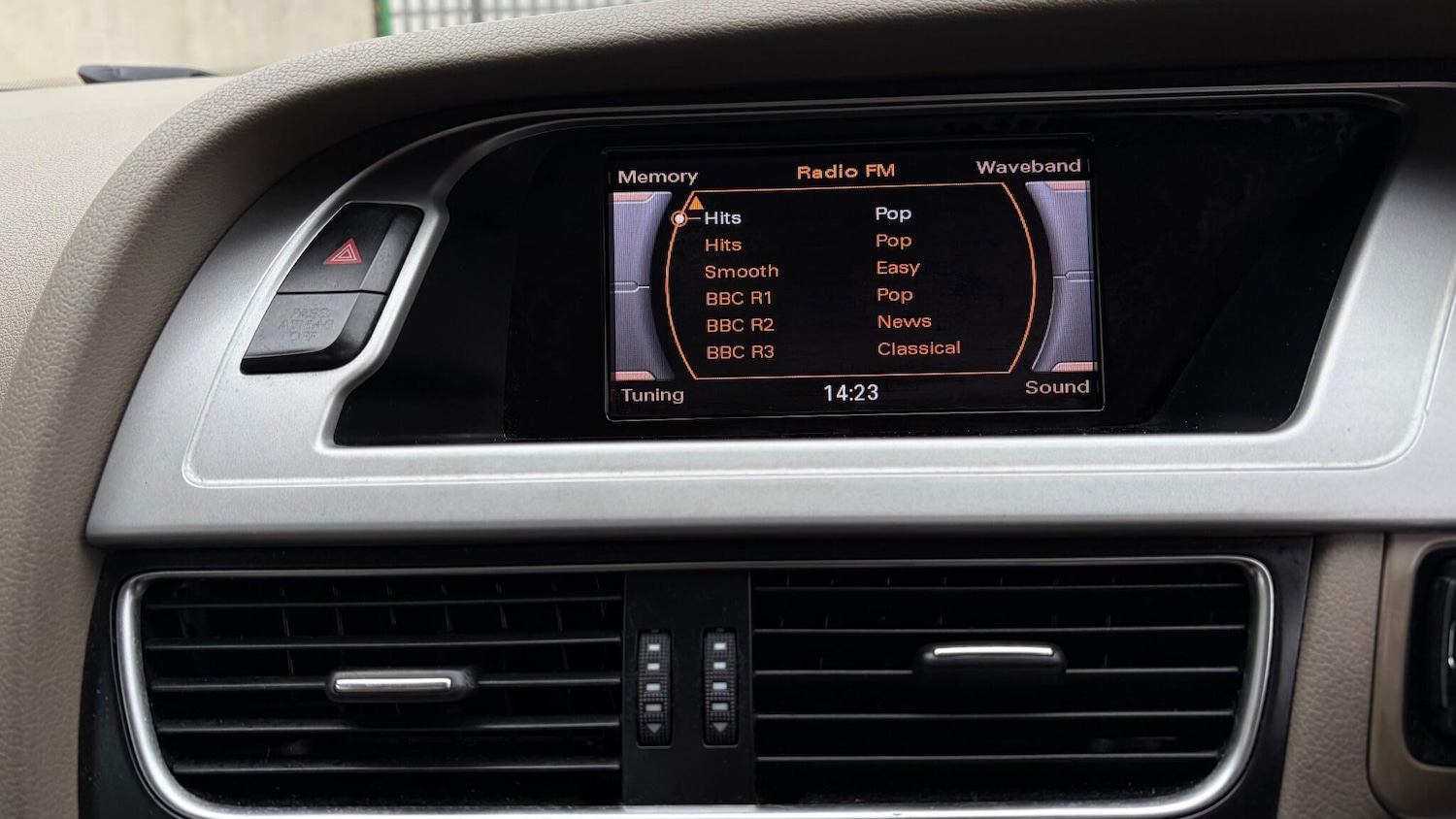 Used Audi A4 2011 for sale - 77170682: Photo 22