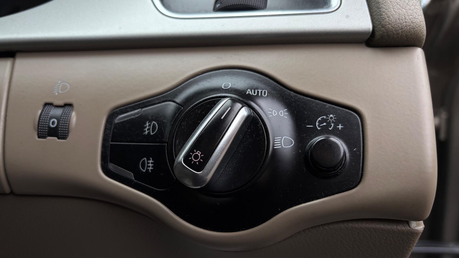 Used Audi A4 2011 for sale - 77170682: Photo 26