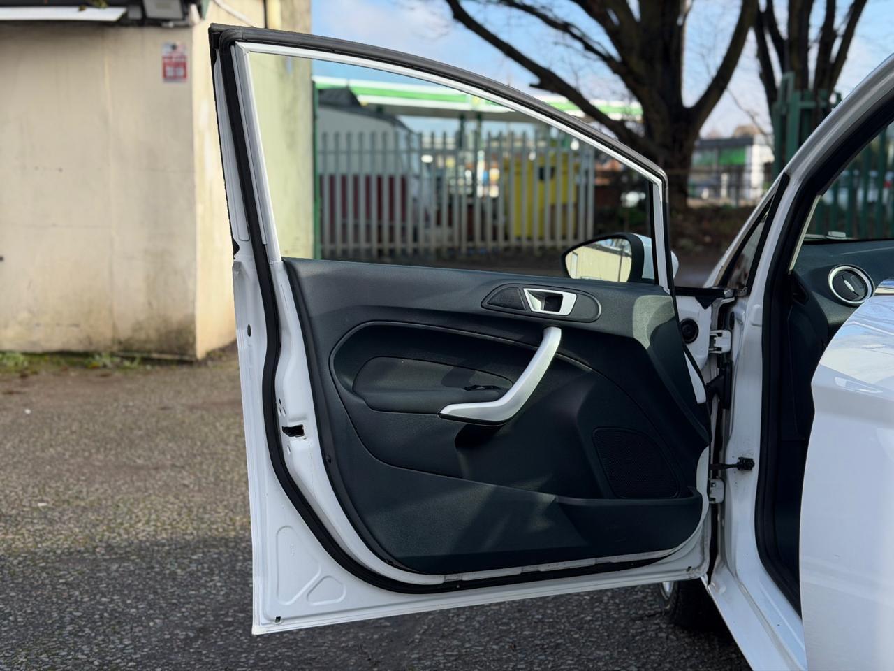 Used Ford Fiesta 2012 for sale - 77839992: Photo 41