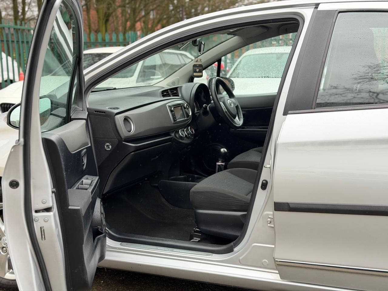 Used Toyota Yaris 2012 for sale - 77633835: Photo 30