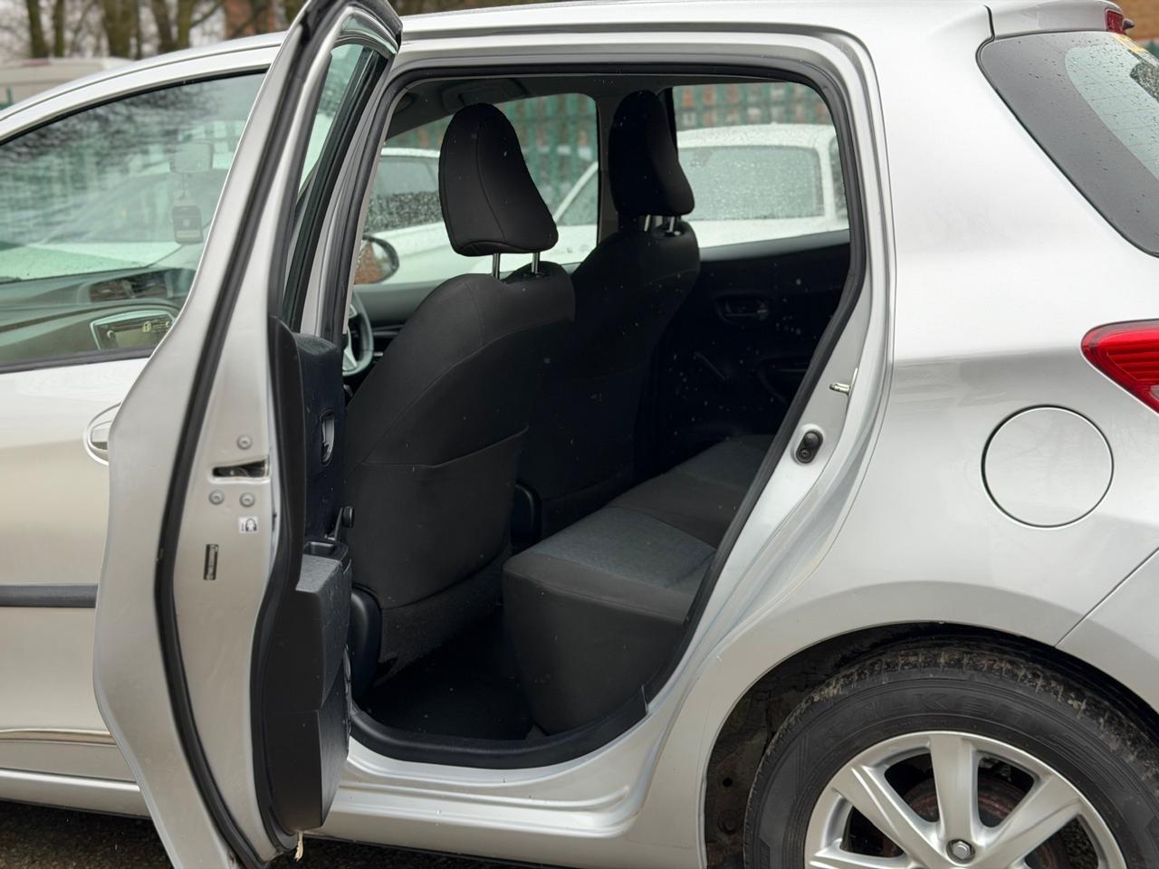 Used Toyota Yaris 2012 for sale - 77633835: Photo 31