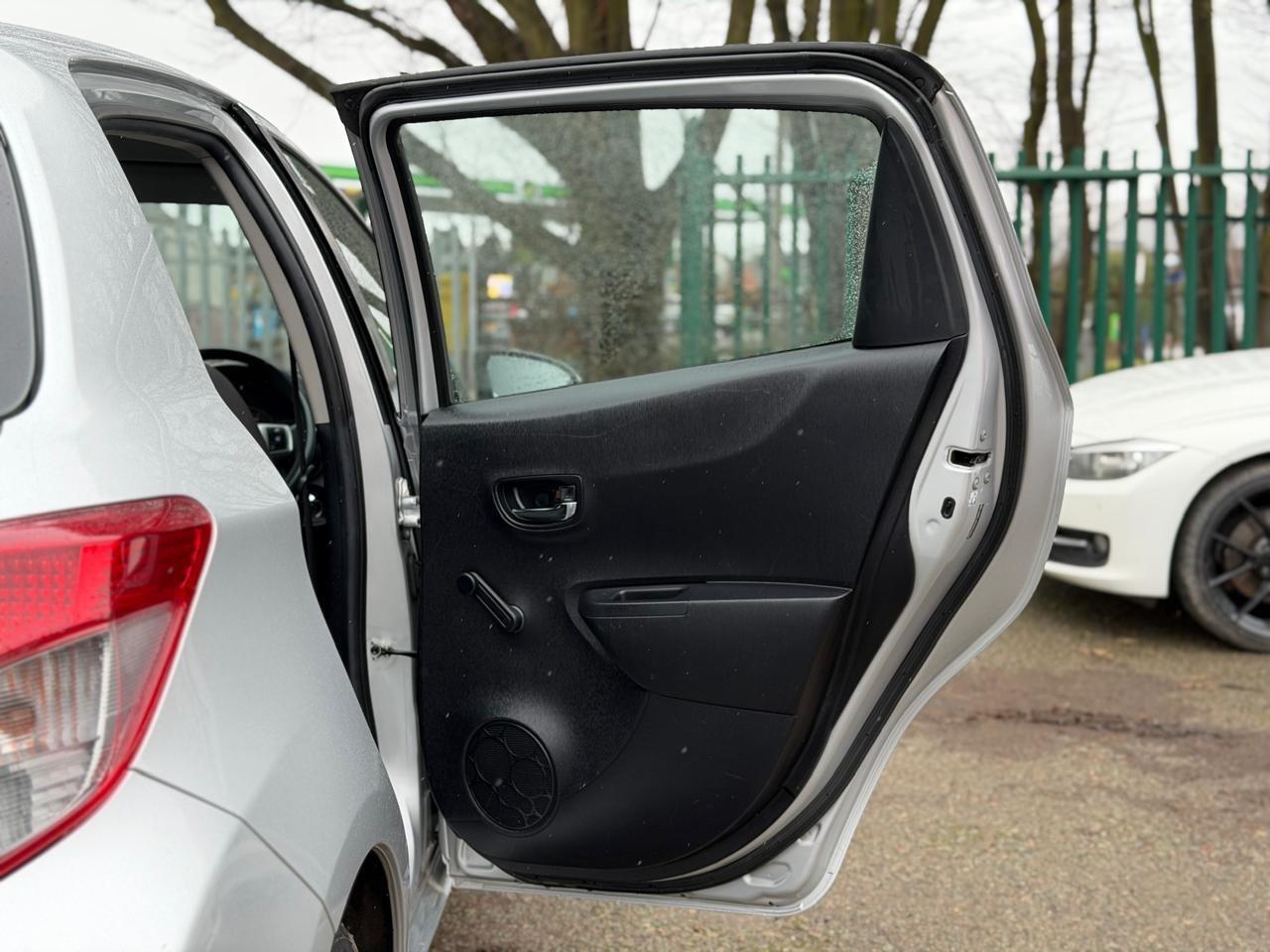 Used Toyota Yaris 2012 for sale - 77633835: Photo 43