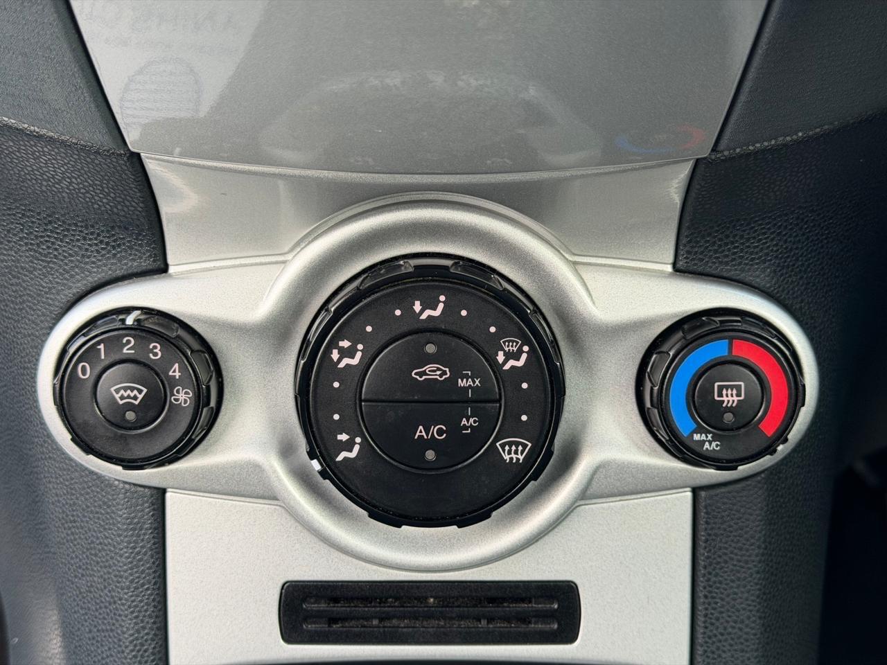 Used Ford Fiesta 2010 for sale - 77170689: Photo 14