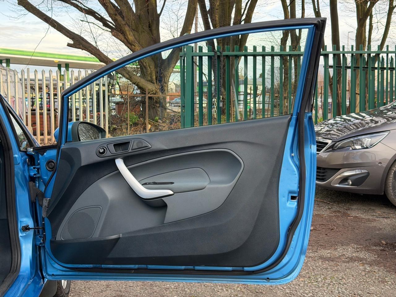 Used Ford Fiesta 2010 for sale - 77170689: Photo 31